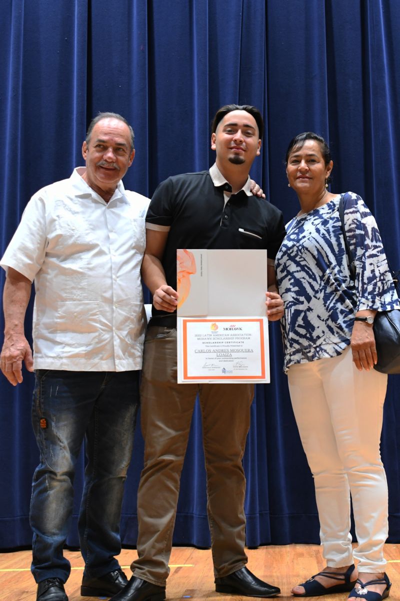 Carlos Andres Mosquera Loaiza (center) with his mother, Maria Doris Loaiza Vega, and brother, Juan Fernando Sanchez Loaiza.